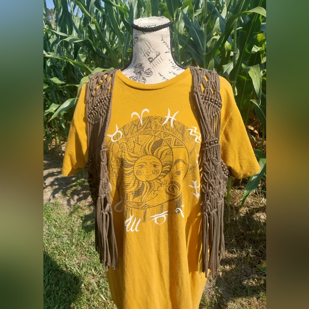 Astrology Sun/Moon Yellow Gold Graphic Tee / L